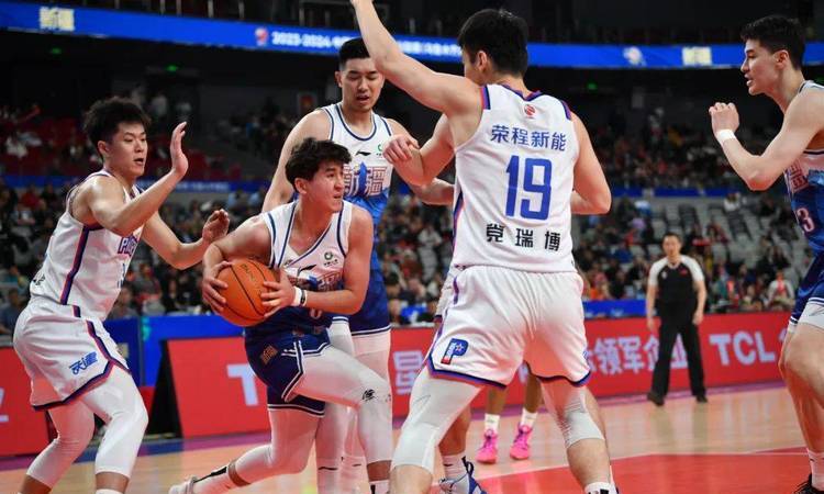 湖北男篮在主场大胜江苏队，士气高昂的简单介绍