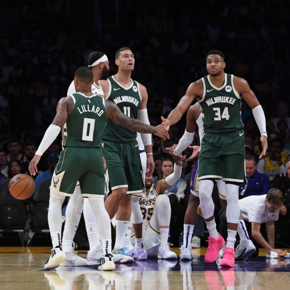 雄鹿轻松击败黄蜂，晋级季后赛的简单介绍