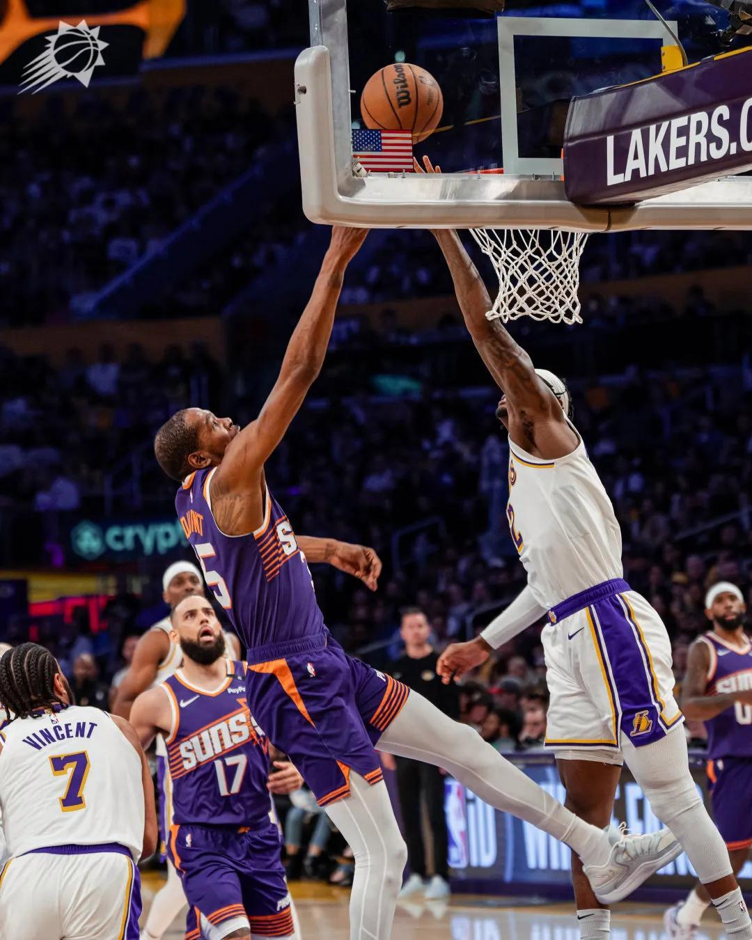 太阳失利湖人，布克单节空砍分力挽狂澜