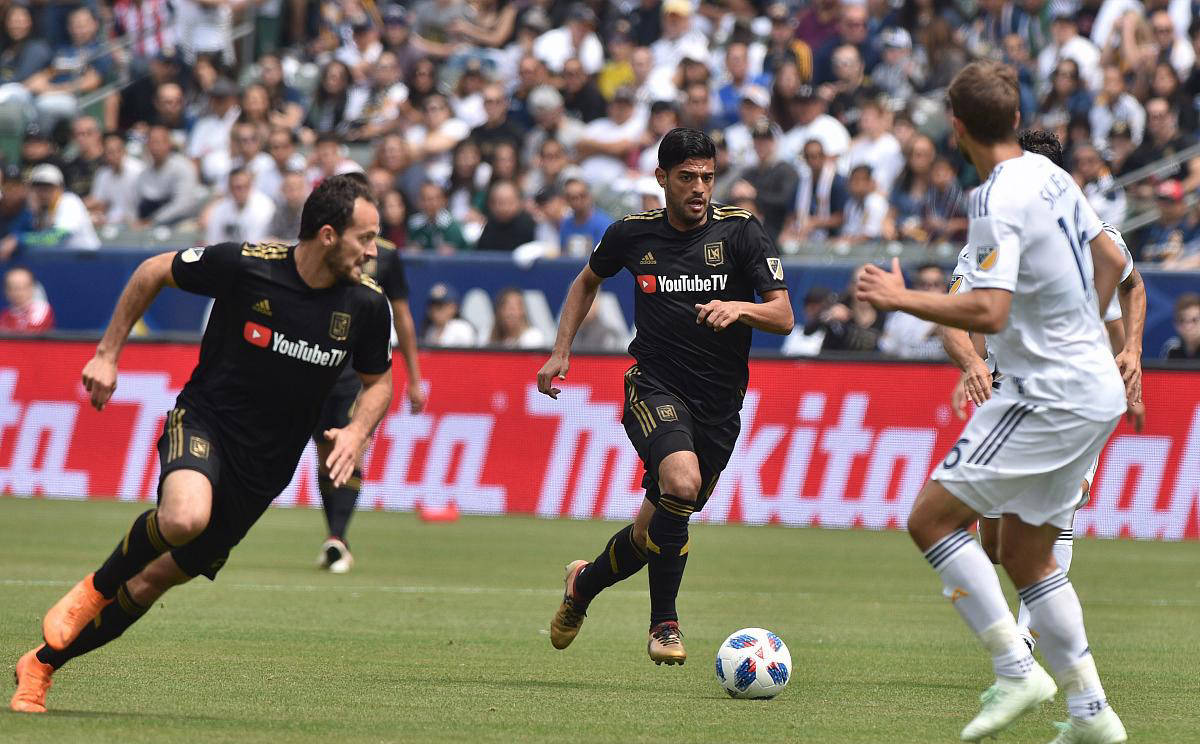 包含萨索洛主场逼平克罗托内，保持不败状态的词条