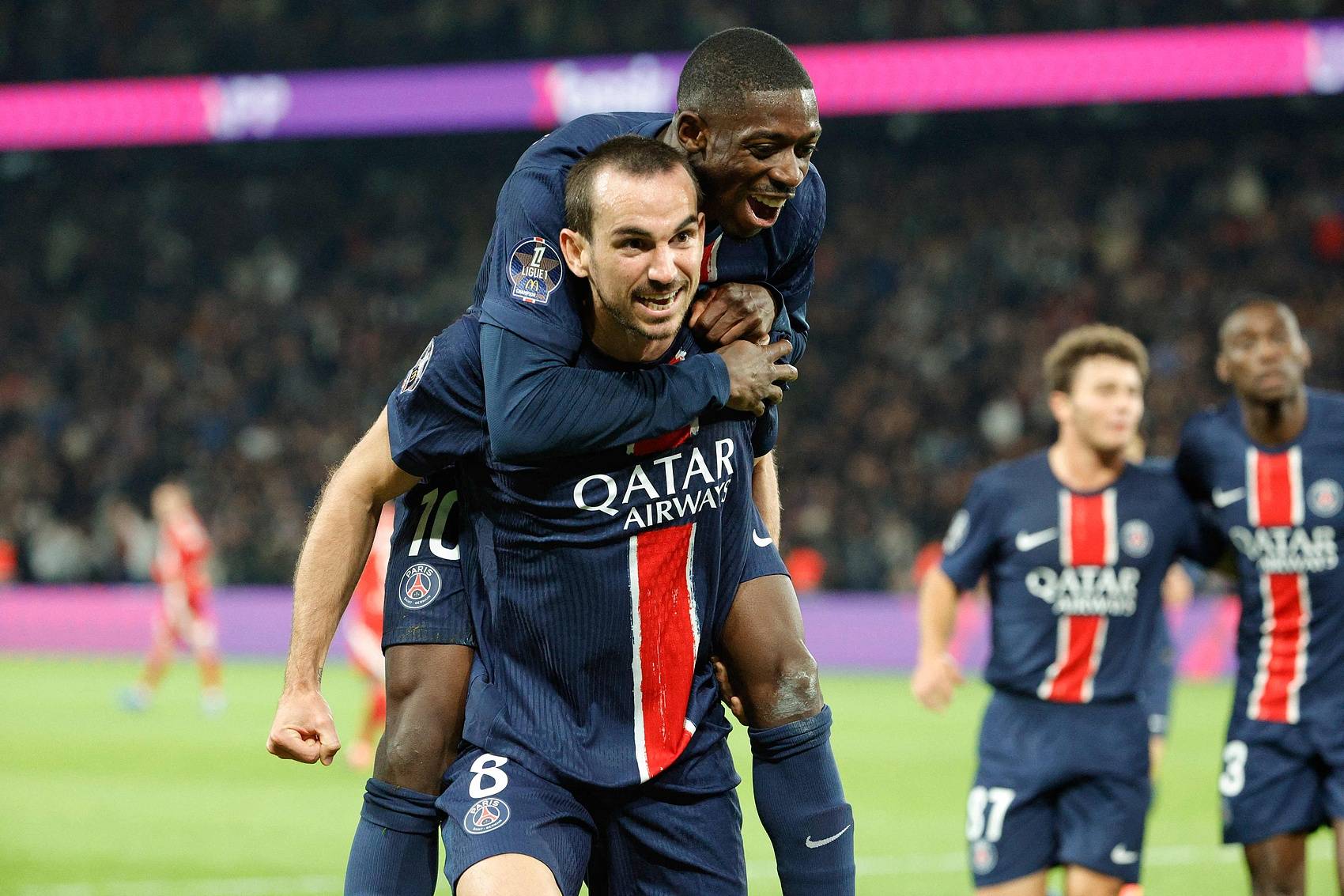 关于巴黎圣日耳曼实力碾压，轻松击败对手的信息