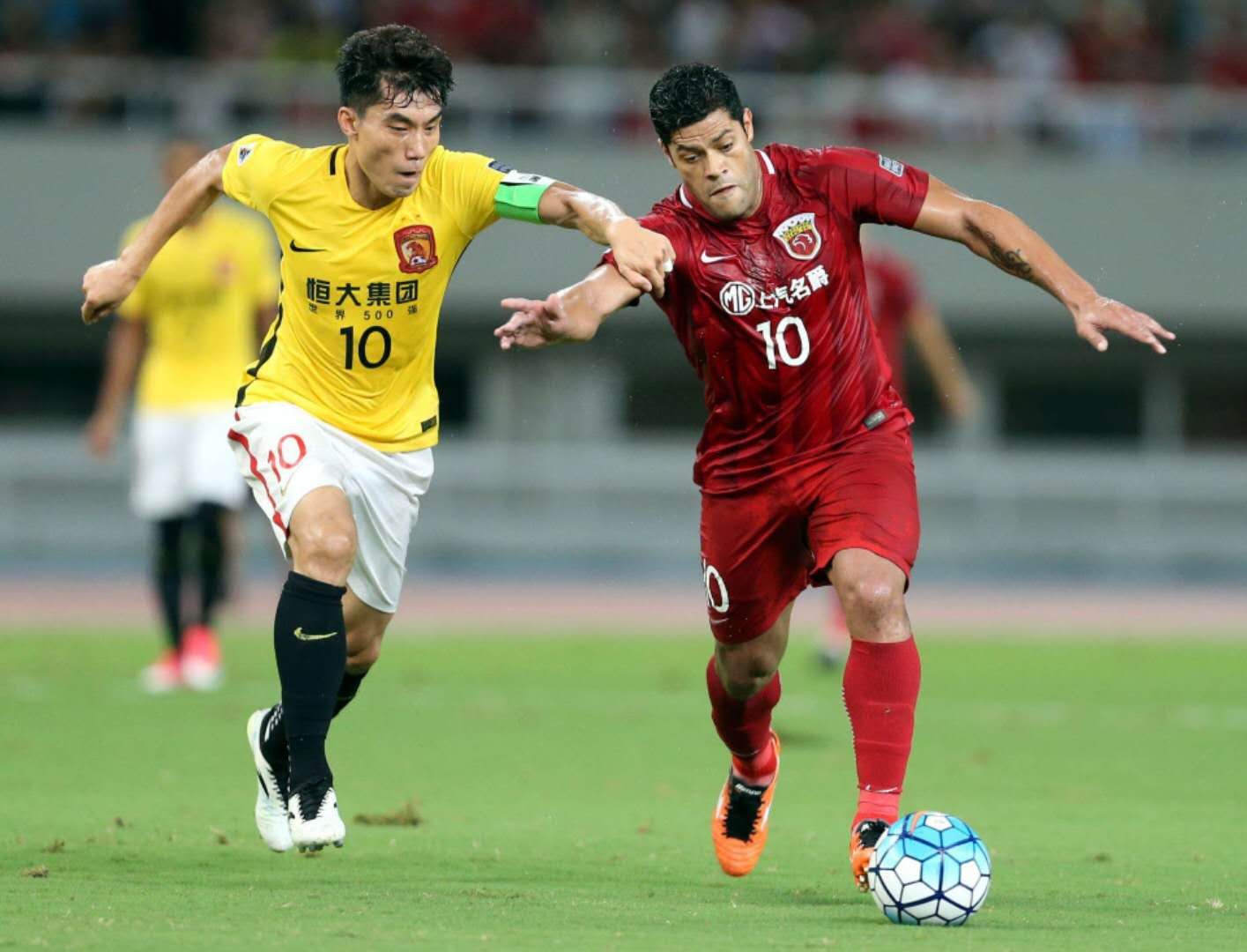 九游体育在线登录-包含上海上港逆袭压倒性优势获胜，重夺联赛领先地位的词条