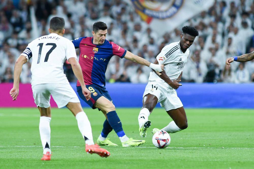 包含巴萨新外援迎战欧冠：期待新赛季表现的词条