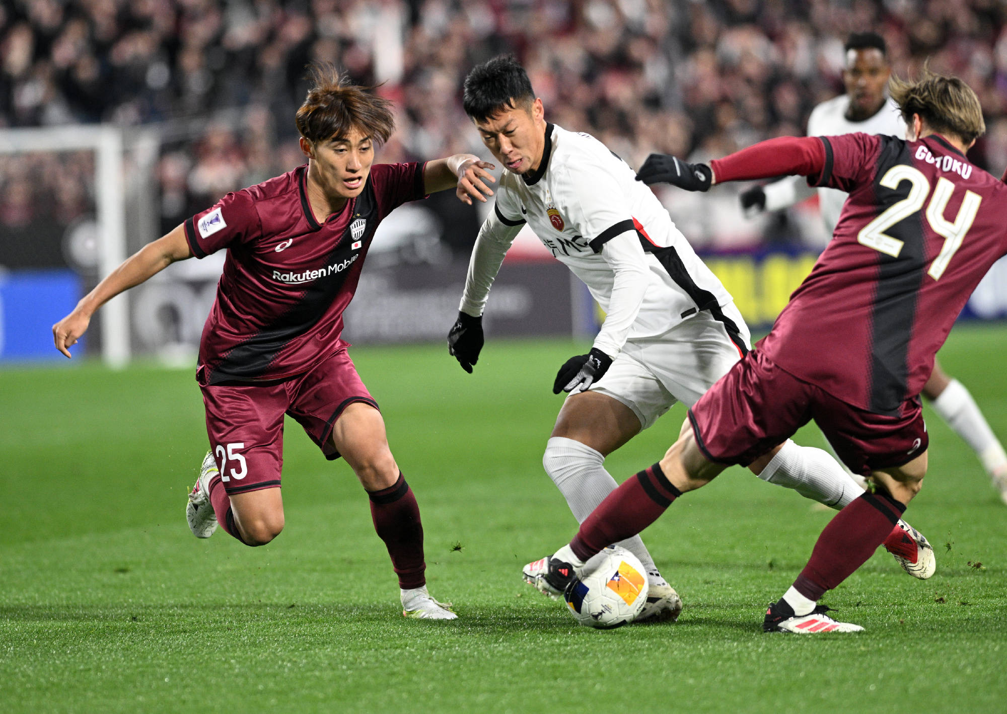 九游体育在线-包含斗志昂扬！中超球员联手突破重围追逐胜利的词条