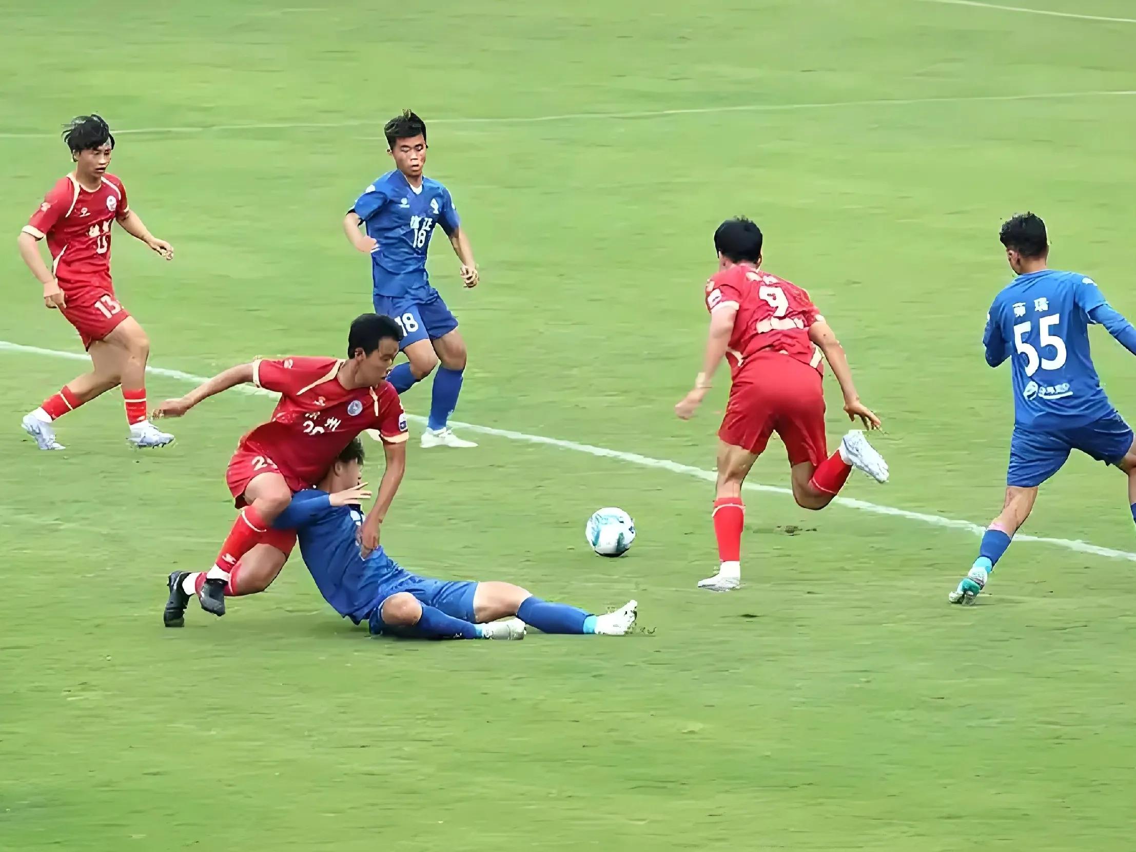 九游体育官方登录入口-职业足球联赛引发球迷热议，球员表现备受关注