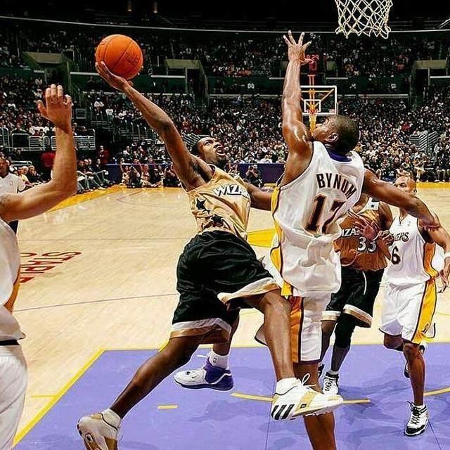 九游体育地址-包含华盛顿主场击败阿斯顿维拉，夺得三分的词条